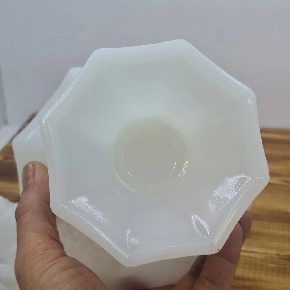 Vintage Anchor Hocking Milk Glass Candy Dish with Lid. Grape Pattern.‎